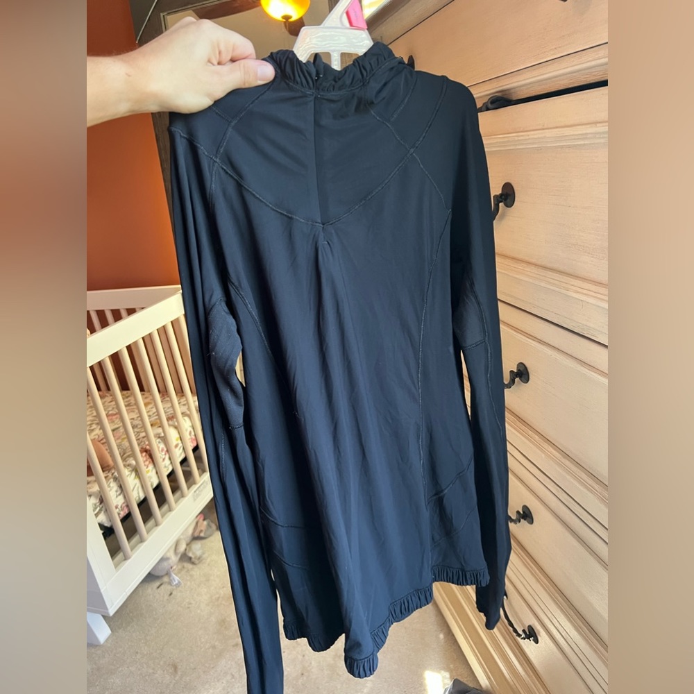 lululemon running top w/ hood